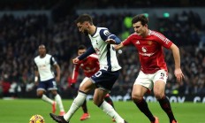 乐鱼体育网址-曼联告别主场胜利，热刺逆风获胜