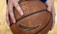 乐鱼体育入口-球员身手敏捷，篮球技巧突出