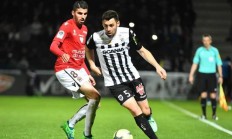 乐鱼体育教练-包含里尔客场战平，保持法甲前四位置不变的词条