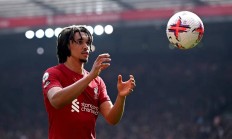 乐鱼体育网页版-奥运会冠军参加西汉姆联夺冠庆典