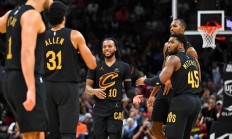 乐鱼体育官网app-包含骑士主帅表示将调整首发阵容，欲提高球队整体战绩的词条