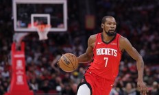 乐鱼体育官网-火箭队在主场迎战黄蜂队，士气高涨