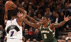 乐鱼体育下载-雄鹿擒下老鹰，保持不败纪录