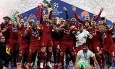 乐鱼体育app下载-利物浦主场迎战硬仗，球队备战有序