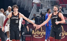 乐鱼体育app下载-包含小牛队在主场赢下关键战绩领跑东部联盟的词条