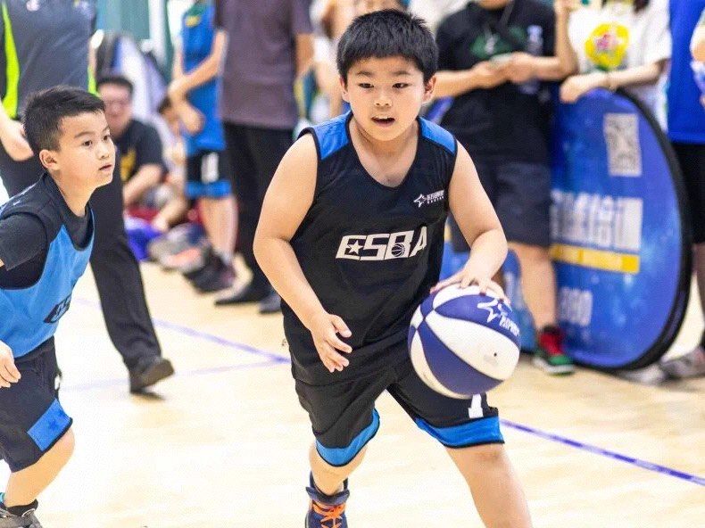 包含精彩战术对抗打破僵局，球员技艺大放异彩的词条