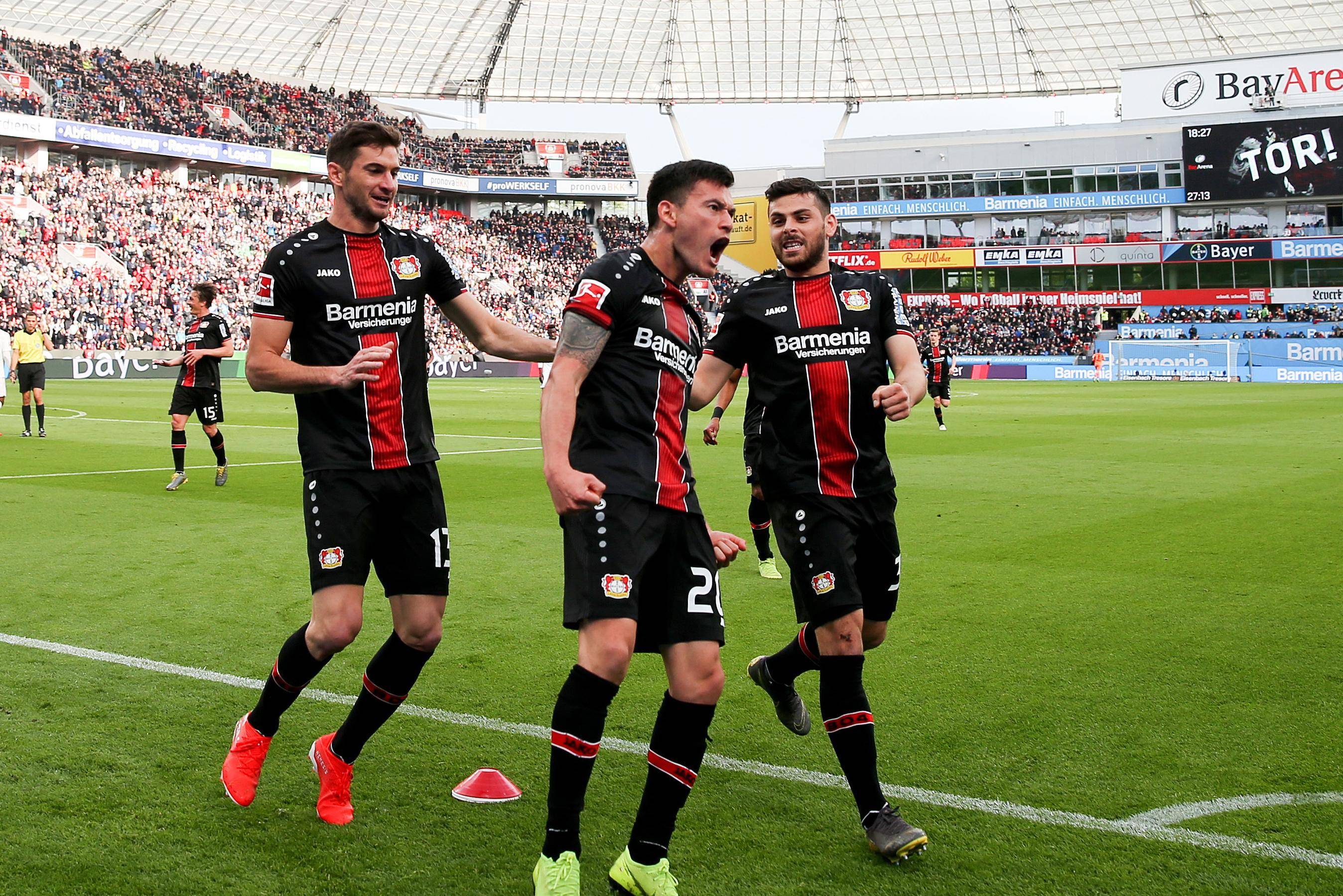 奥运会冠军参加西汉姆联夺冠庆典