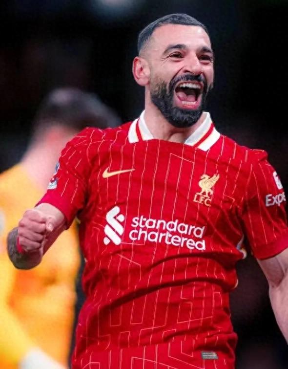 利物浦中场球员福勒在比赛中取得进球