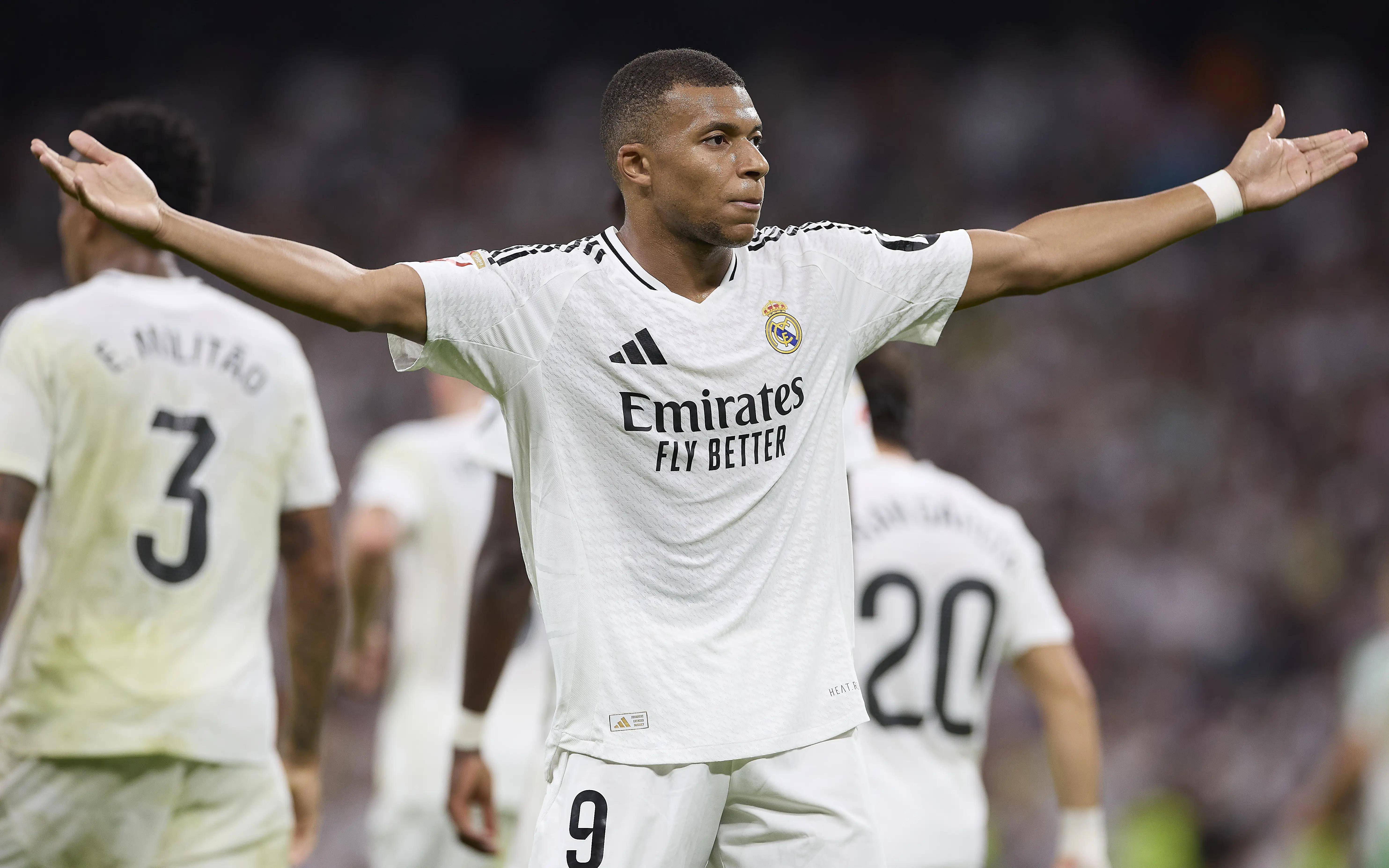 包含皇家马德里主帅赞誉球员表现,信心大增的词条 包含皇家马德里主帅赞誉球员表现,信心大增的词条