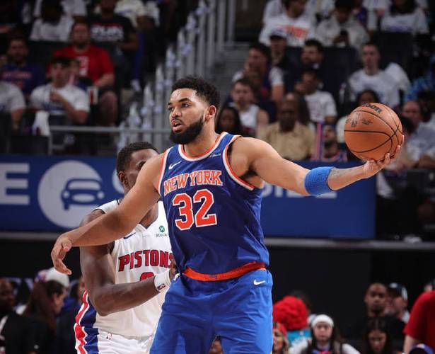 尼克斯队大胜活塞队，掀起强劲反击