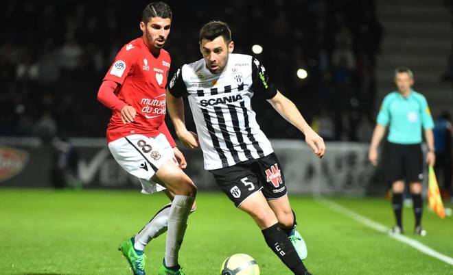 包含里尔客场战平，保持法甲前四位置不变的词条