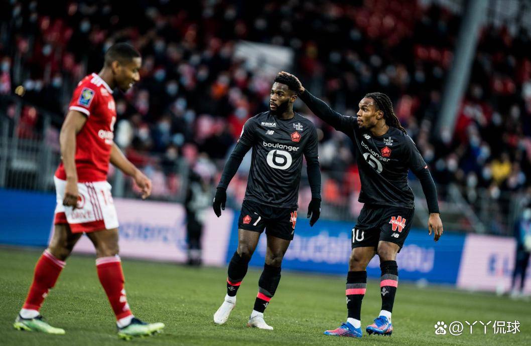 包含里尔客场战平，保持法甲前四位置不变的词条