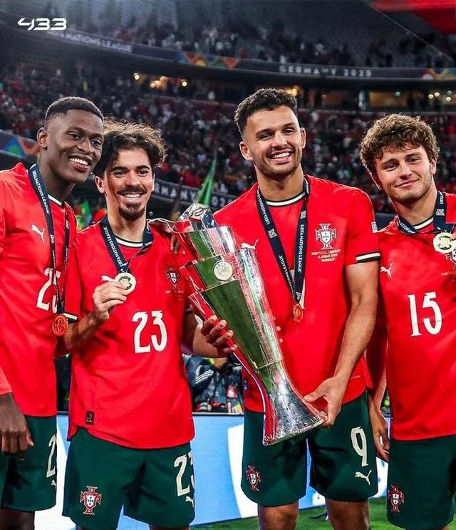 利物浦神助奇兵，英超四强团结晋级