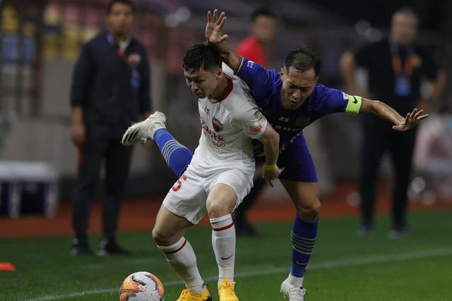 包含江苏苏宁客场逆转广东深圳，取得关键三分的词条