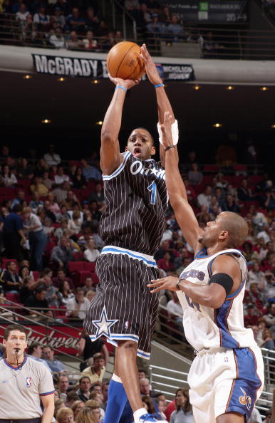 包含小牛队在主场赢下关键战绩领跑东部联盟的词条