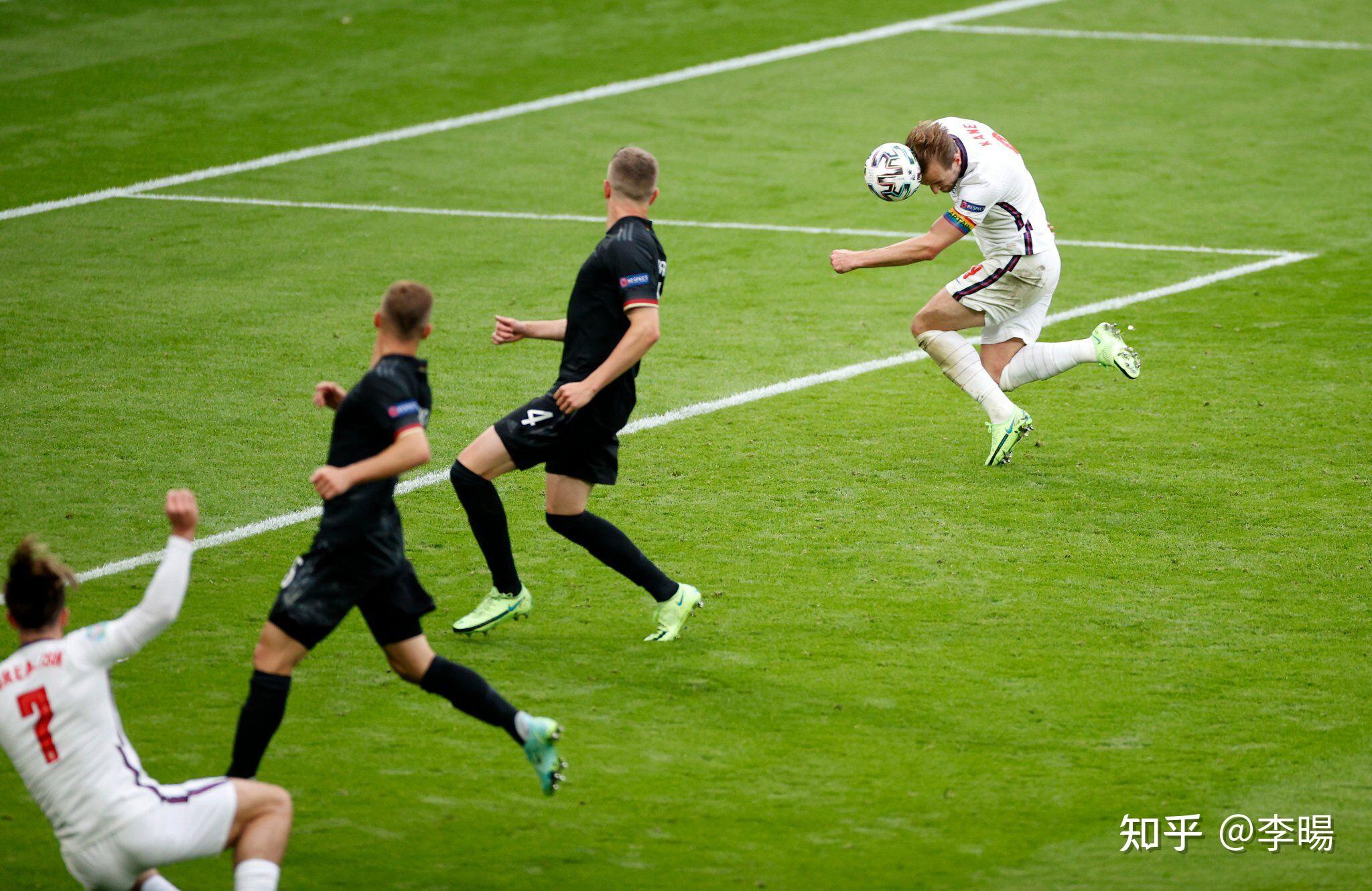 英格兰队努力备战荷兰,斯特林与凯恩携手出击 英格兰队努力备战荷兰,斯特林与凯恩携手出击