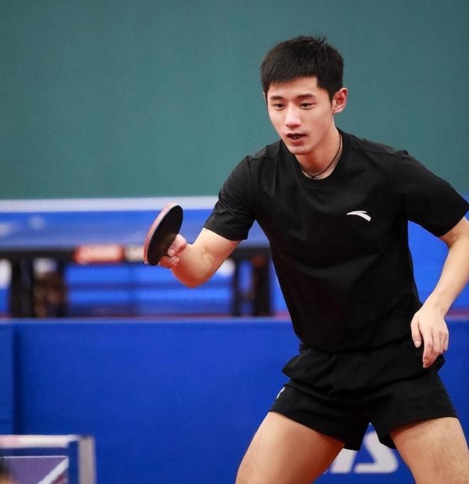 张继科访问班掌控一只手,再定音使两者离地 张继科访问班掌控一只手,再定音使两者离地