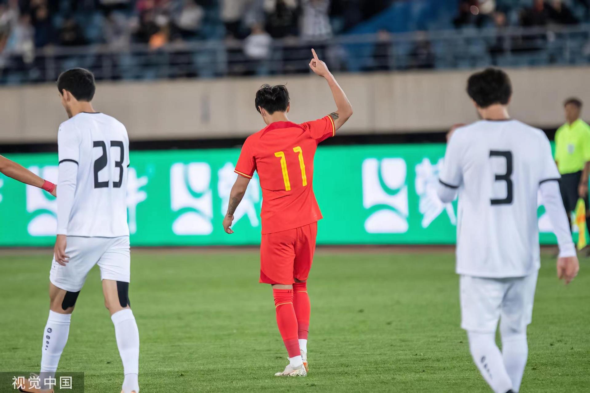 包含美国国家队全队备战国家队资格赛，决心誓取胜利的词条