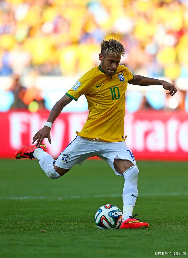 巴西足球运动员踢出精彩比赛,实力值得肯定 巴西足球运动员踢出精彩比赛,实力值得肯定