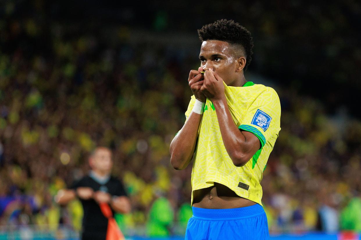 巴西足球运动员踢出精彩比赛,实力值得肯定 巴西足球运动员踢出精彩比赛,实力值得肯定