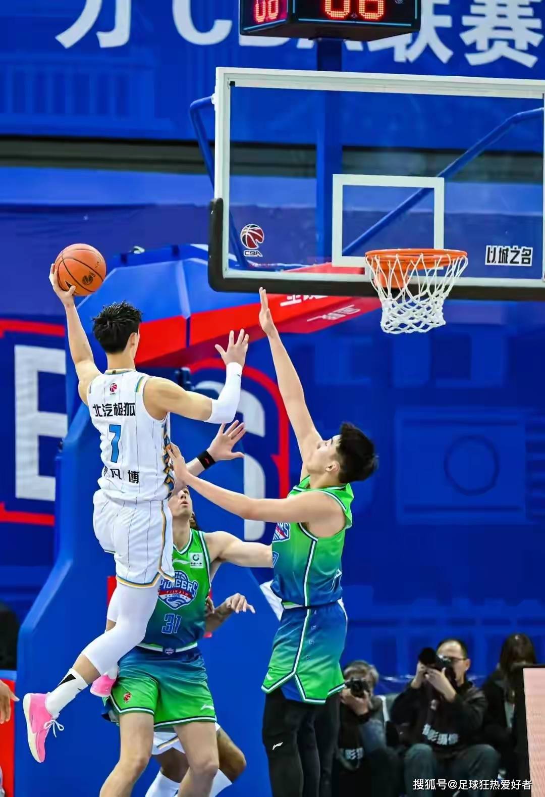 北京理工队客场获胜，赛季表现稳定