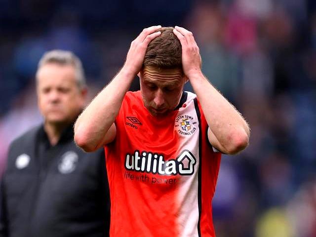 利兹联逆转赫尔城，英冠季中冲冠