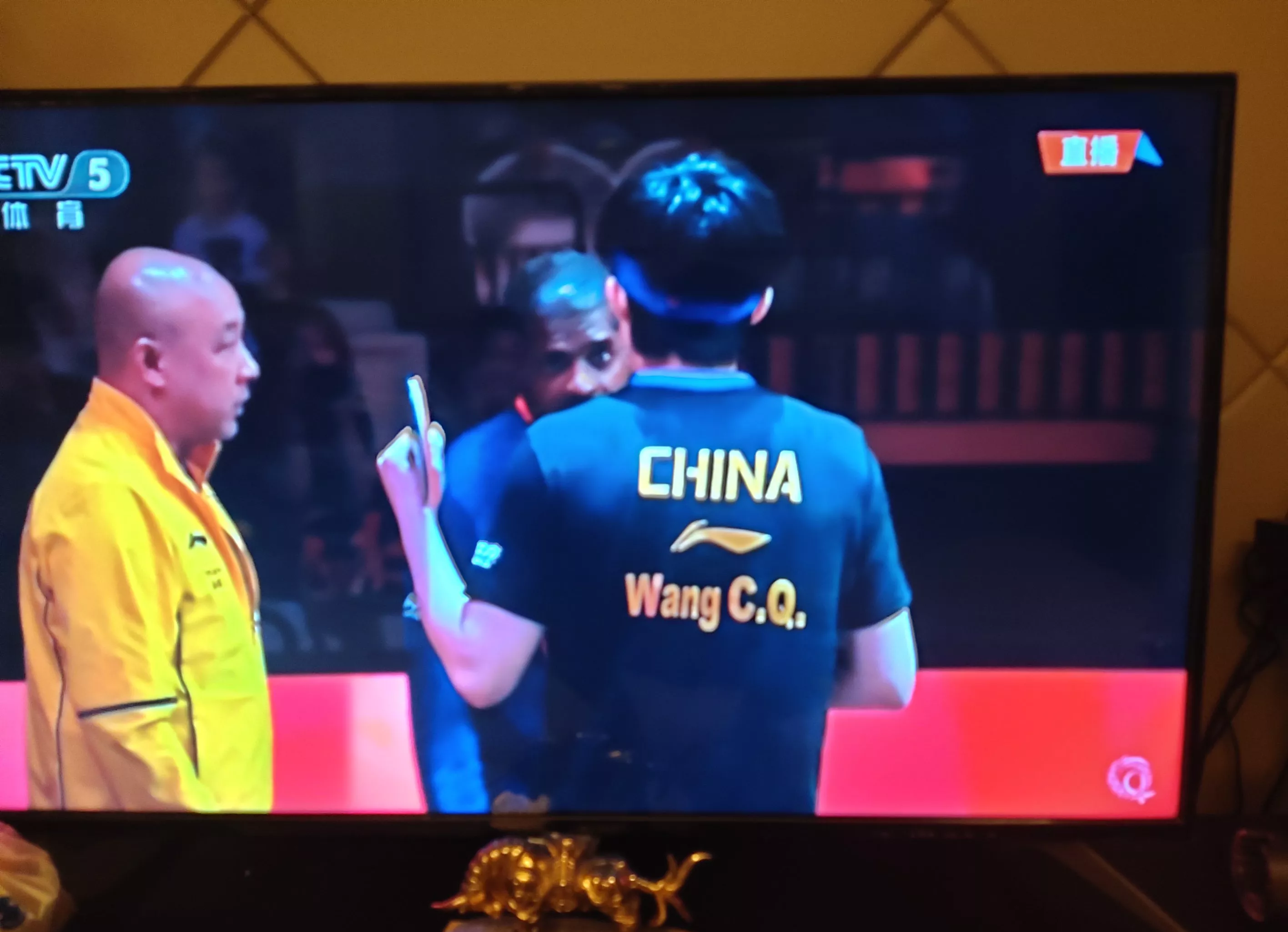 包含运动员的突破突破重围获得全场瞩目的词条