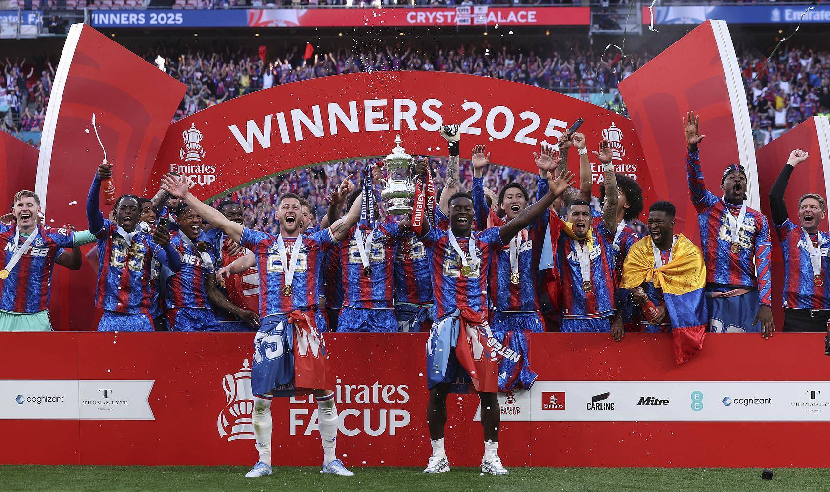 包含曼城主场轻取水晶宫,实力尽显的词条 包含曼城主场轻取水晶宫,实力尽显的词条