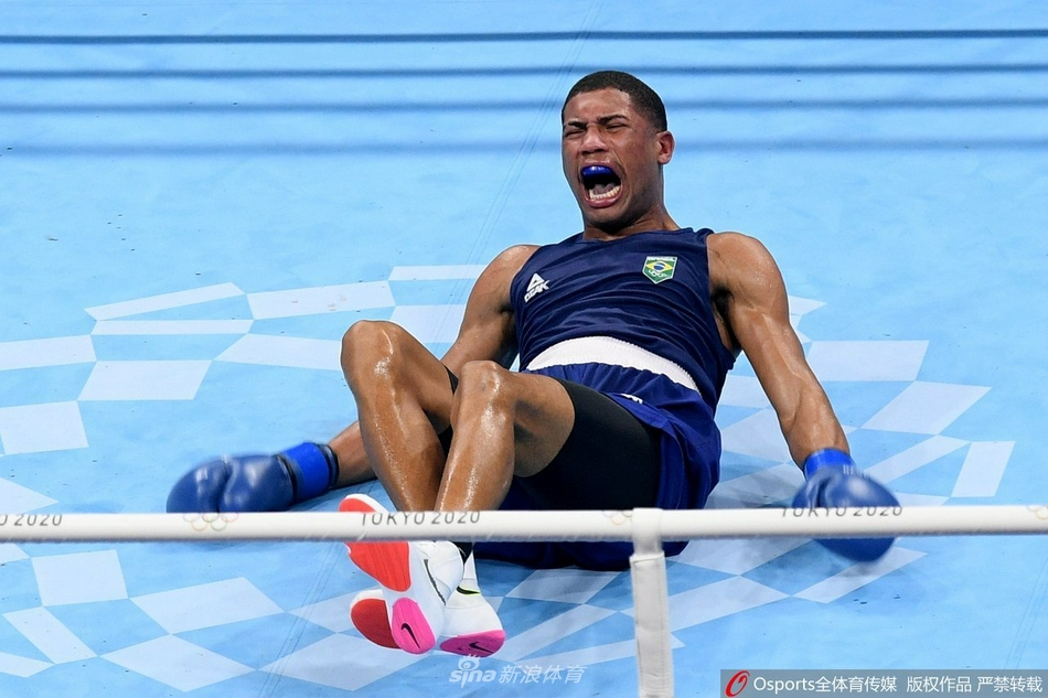 巴西自行车选手在场地赛事中夺冠