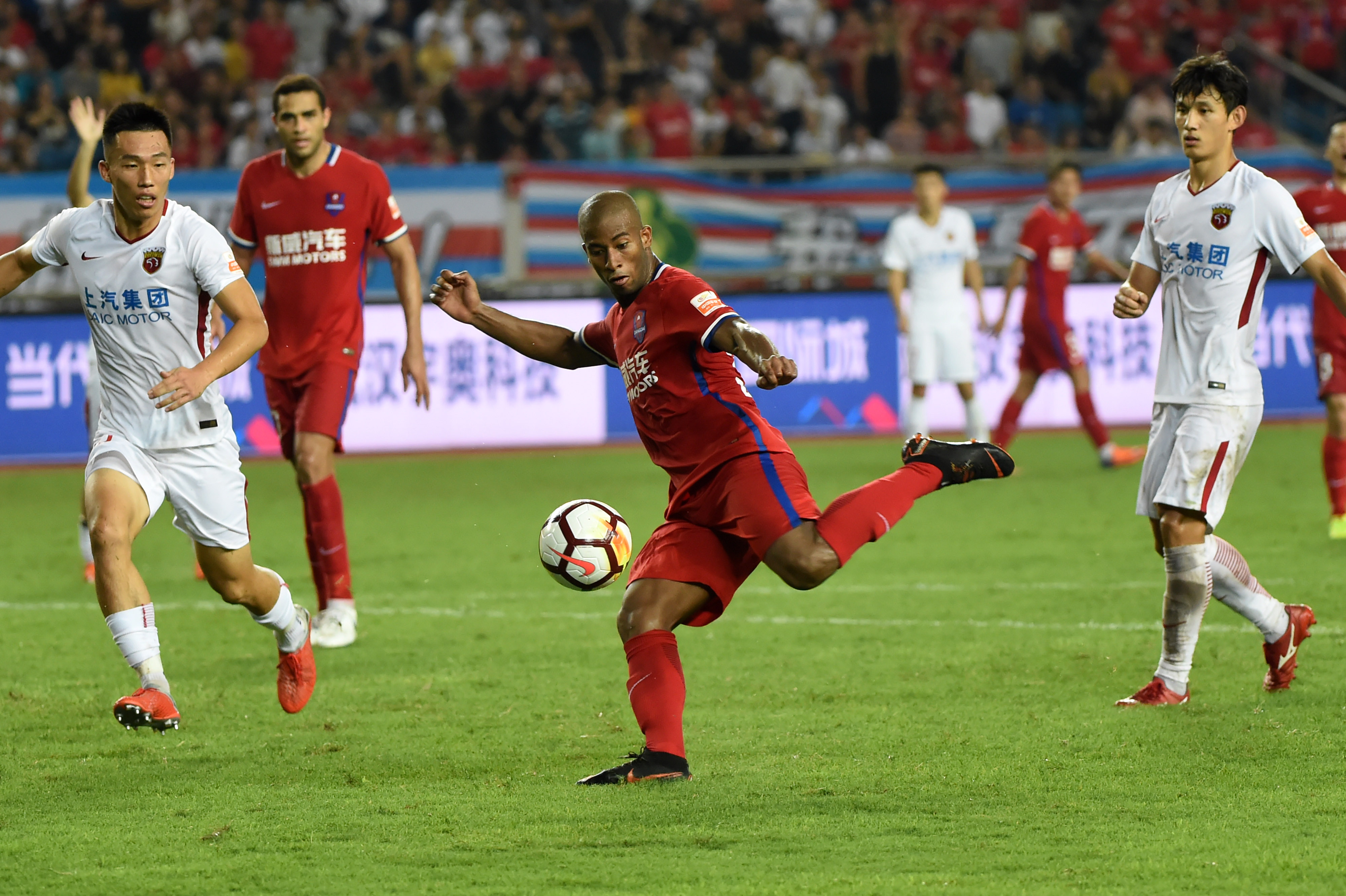 斯威主场战平上港,取得一分的简单介绍 斯威主场战平上港,取得一分的简单介绍