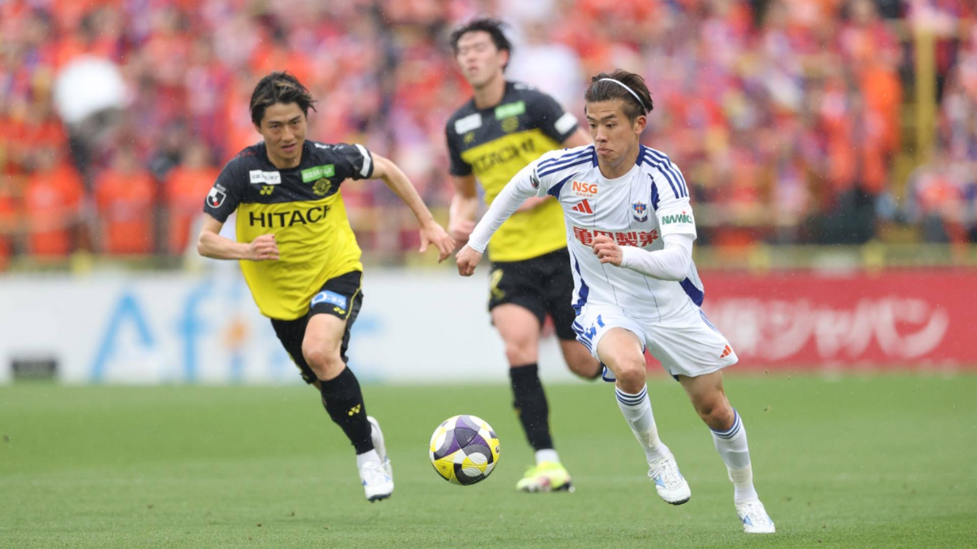 关于顶尖对抗！足球职业赛事场上飙走的信息