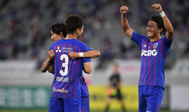 广岛三箭队员联手合作，取得胜利的简单介绍