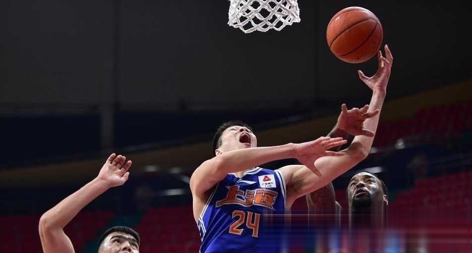 上海男篮助教受伤，球队备战备受影响的简单介绍