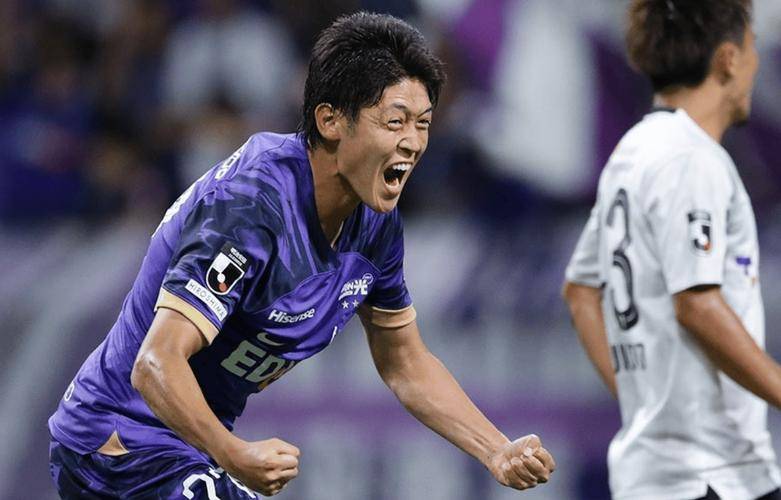 广岛三箭赢得关键一役，挺进亚冠强赛