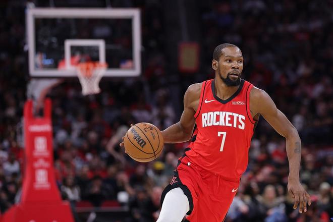 火箭队在主场迎战黄蜂队,士气高涨 火箭队在主场迎战黄蜂队,士气高涨