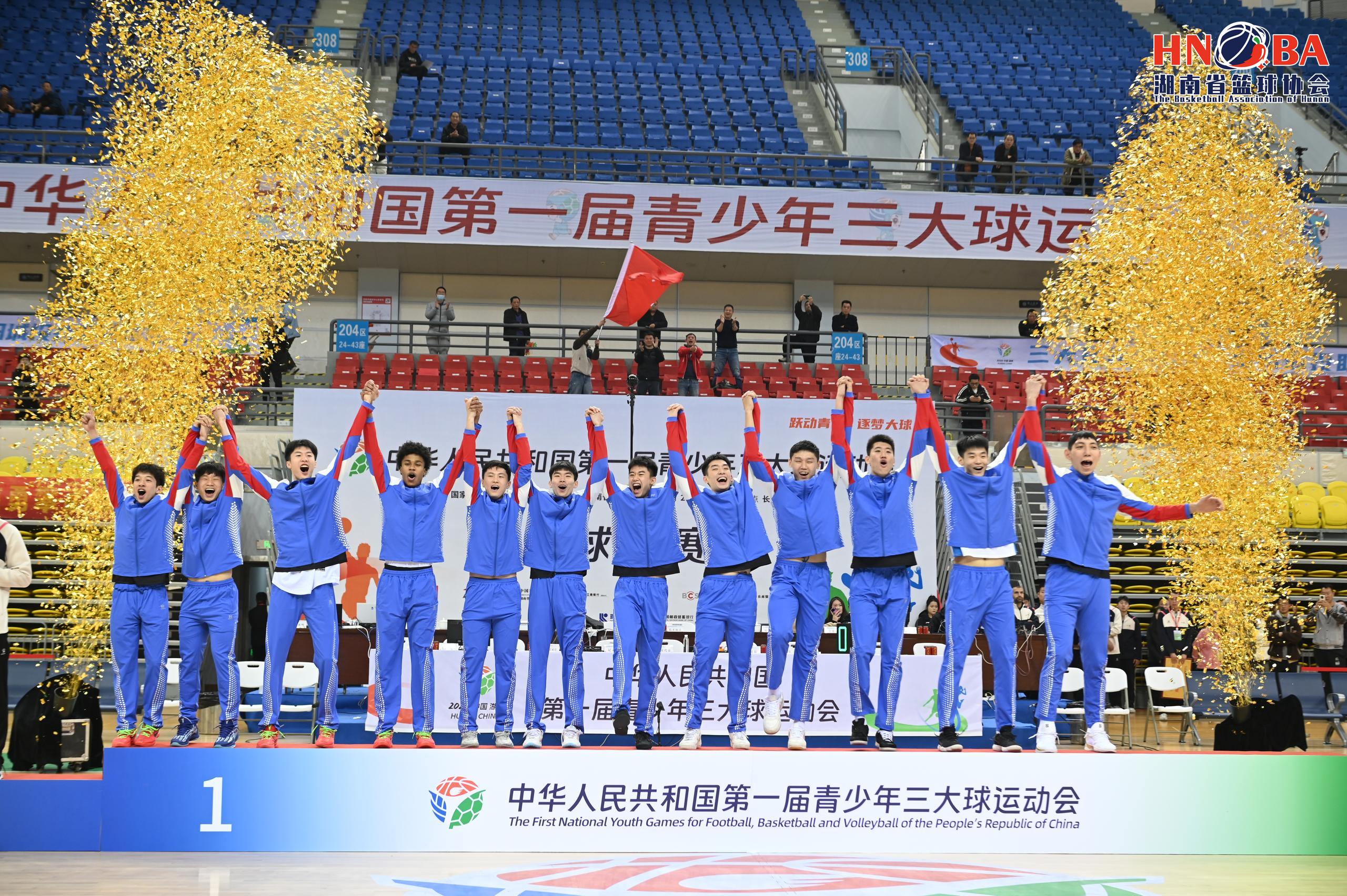 广东队准备参加全明星赛展示球技的简单介绍