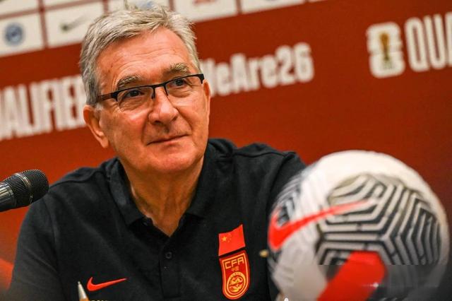 球队战术明晰，成功应对对手压力