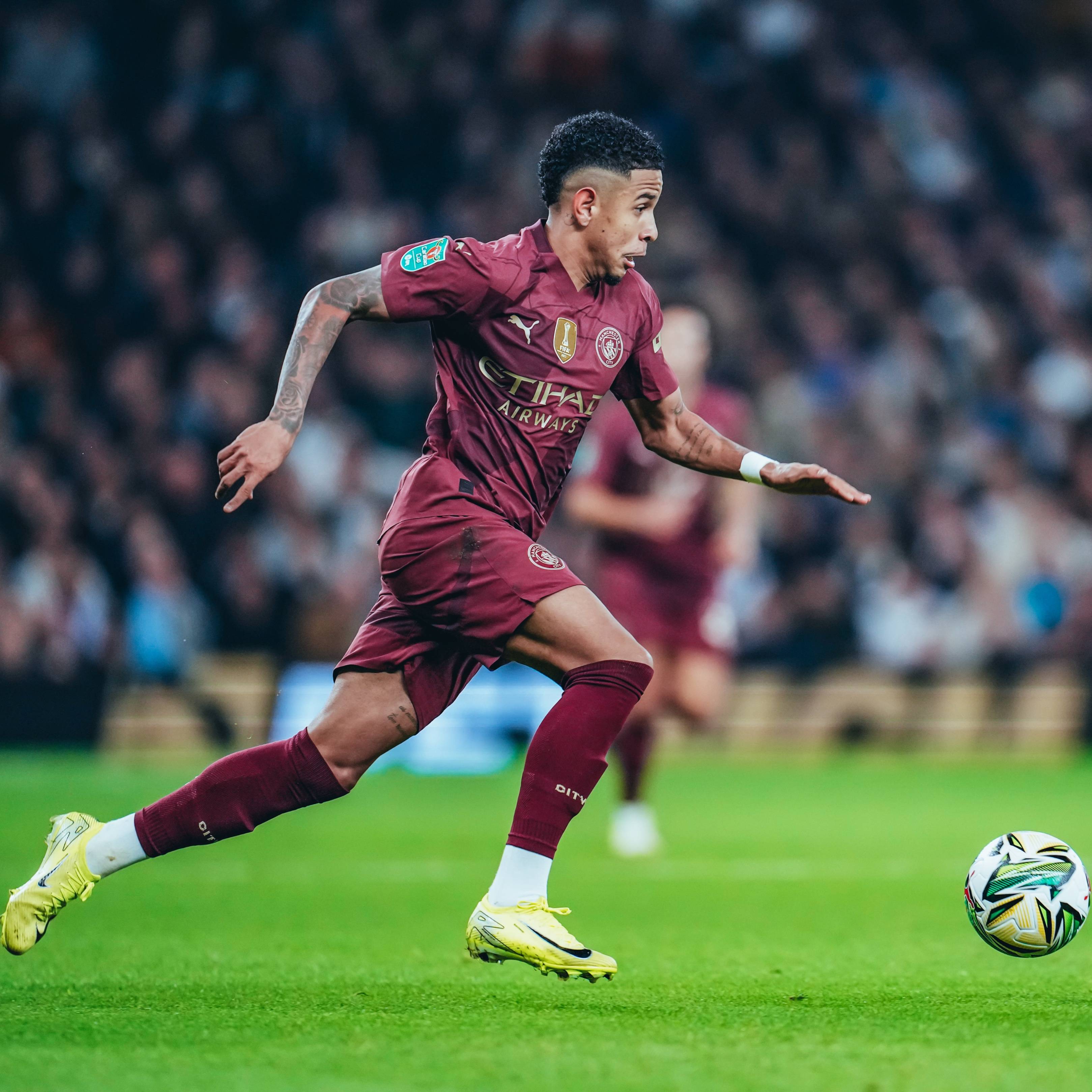 关于曼城中场核心因伤缺阵，球队实力受损的信息